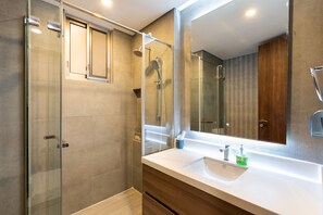 Panoramic Apartment | Bathroom | Hydromassage showerhead, designer toiletries, hair dryer, slippers