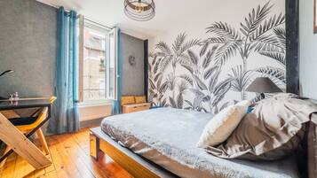 2 slaapkamers, een strijkplank/strijkijzer, gratis wifi, beddengoed