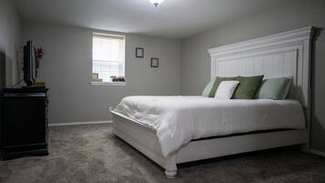 3 makuuhuonetta, työpöytä, silitysrauta/-lauta, ilmainen Wi-Fi