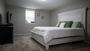 3 bedrooms, desk, iron/ironing board, free WiFi