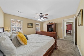 3 dormitoris, escriptori, planxa i posts de planxar i wifi gratuïta 