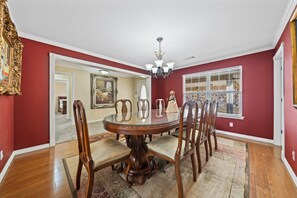 Dining - Aidan`s Mountainside Manor: Serene, Spacious Elegance near Adventure (Russellville)