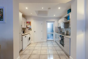 Private kitchen - Lovelyhousebelfast  (Belfast)