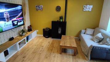 Smart TV, music library, video library, stereo