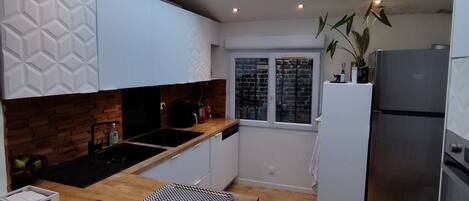 Kühlschrank, Mikrowelle, Ofen, Herdplatte