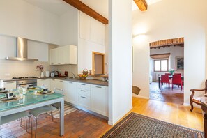 Kühlschrank, Ofen, Herdplatte, Geschirrspüler