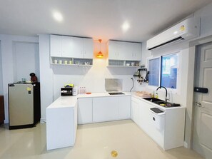 Luxury Villa | Private kitchen | Fridge, microwave, stovetop, coffee/tea maker - PK Villa Koh Samui (Koh Samui)