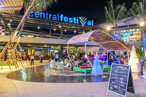 Shopping mall