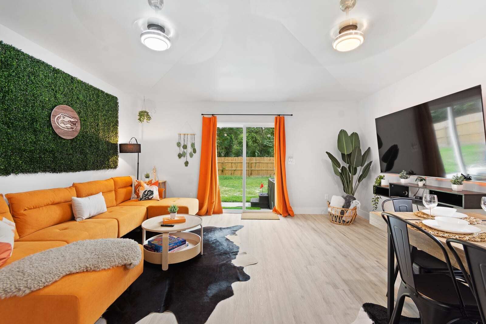 Tide + Tailgate - Sleeps 12, Arcades, Mini Golf - Gainesville, FL