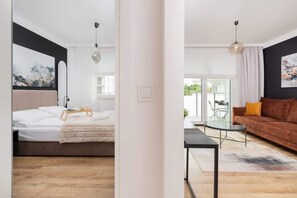 1 dormitorio, tabla de planchar con plancha, wifi y ropa de cama