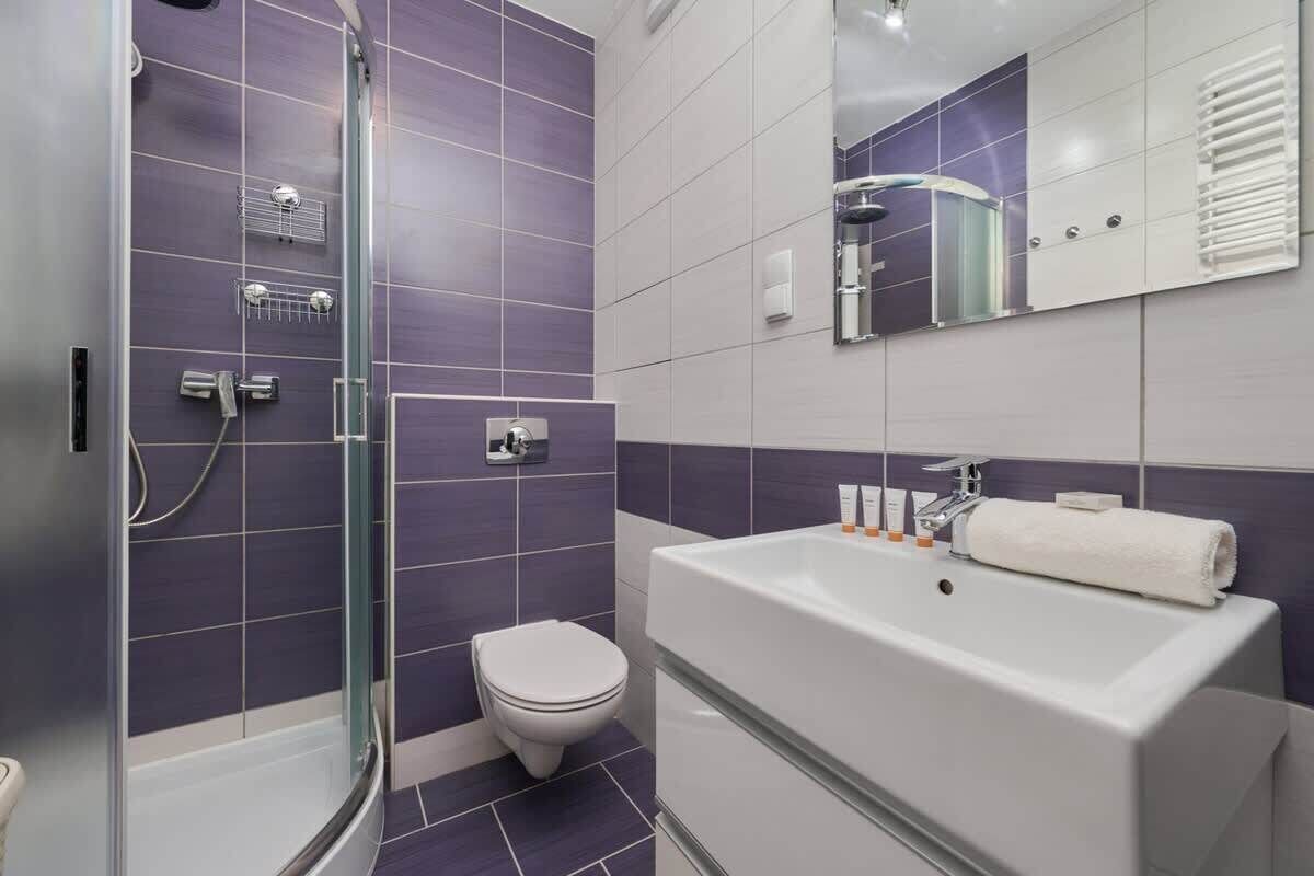 Shower, hair dryer, shampoo