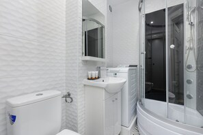 Shower, shampoo