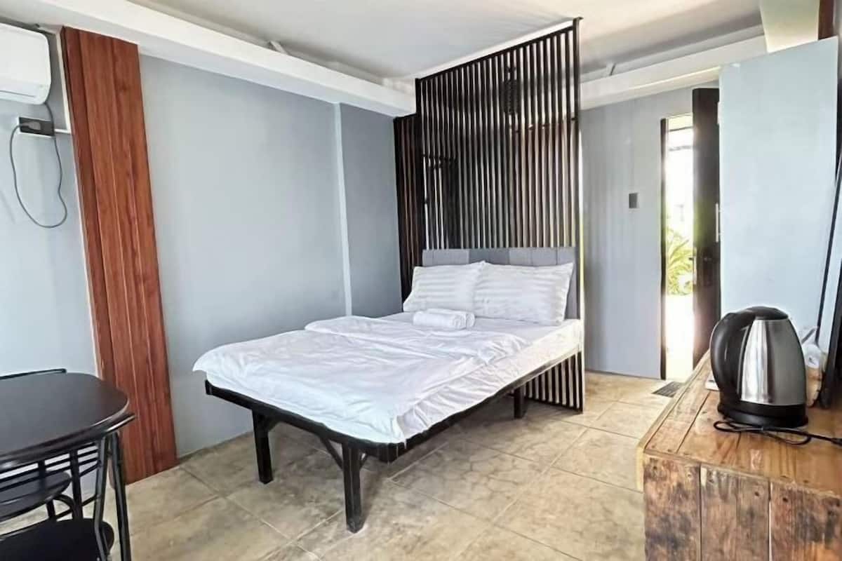 3 bedrooms, bed sheets