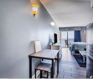 1 bedroom, iron/ironing board, WiFi, bed sheets - Oceanfront Efficiency T507 (Myrtle Beach)