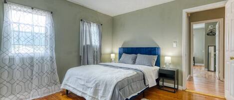 3 bedrooms, iron/ironing board, free WiFi, bed sheets