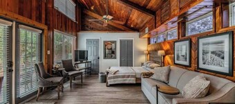 Downtown Dunedin B&B/Sleeps 12! Private Pool, Easy Walk to Downtown!