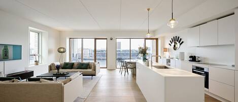 Fernseher, Stereoanlage