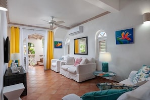 Smart TV, ping pong, books - Luxury penthouse apartment on exclusive Sugar Hill resort with beach club access (Mount Standfast)