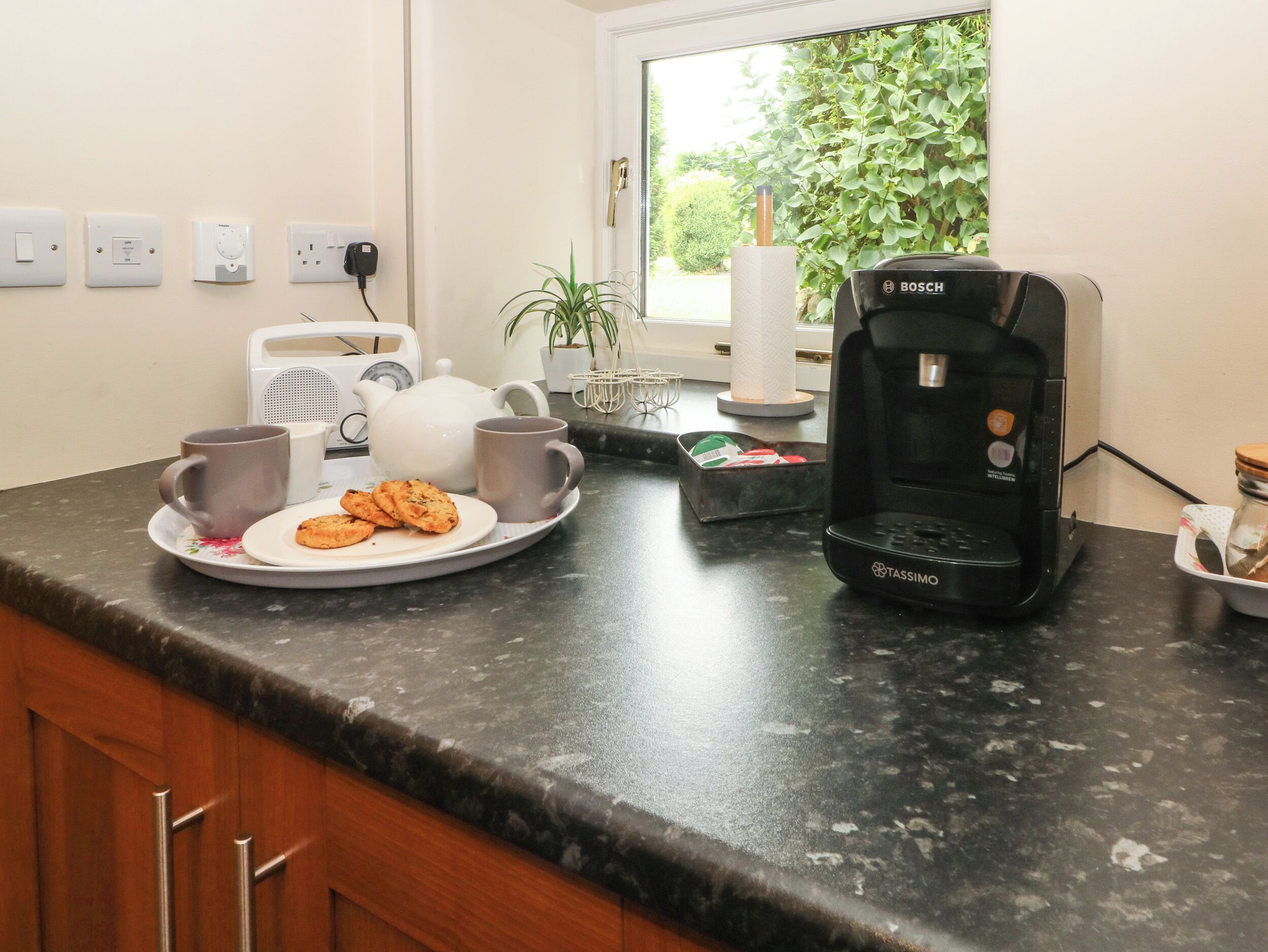 FENNS BARN, family friendly, character holiday cottage in Leek
