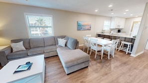 Living area - Steps away from the beach with great gulf views (Port Saint Joe)