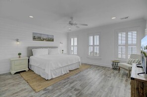 4 bedrooms, desk, iron/ironing board, free WiFi - Oceanfront Grand Pavilion | Two Decks + Panoramic Views in Wild Dunes (Isle of Palms)