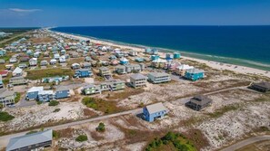 Sulla spiaggia, lettini da mare