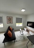 Apartamento, 1 habitación | Zona de estar | Una televisión
