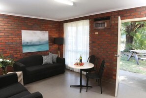 TV - Jacaranda Motel & Holiday Units (Swan Hill)