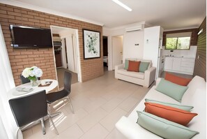TV - Jacaranda Apartments (Swan Hill)