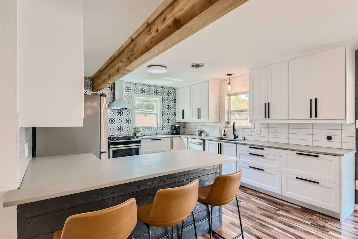 Køleskab, mikrobølgeovn, ovn, kogeplade