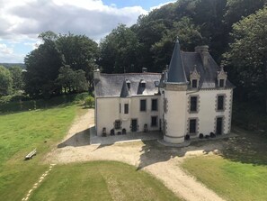 المنشأة من الخارج