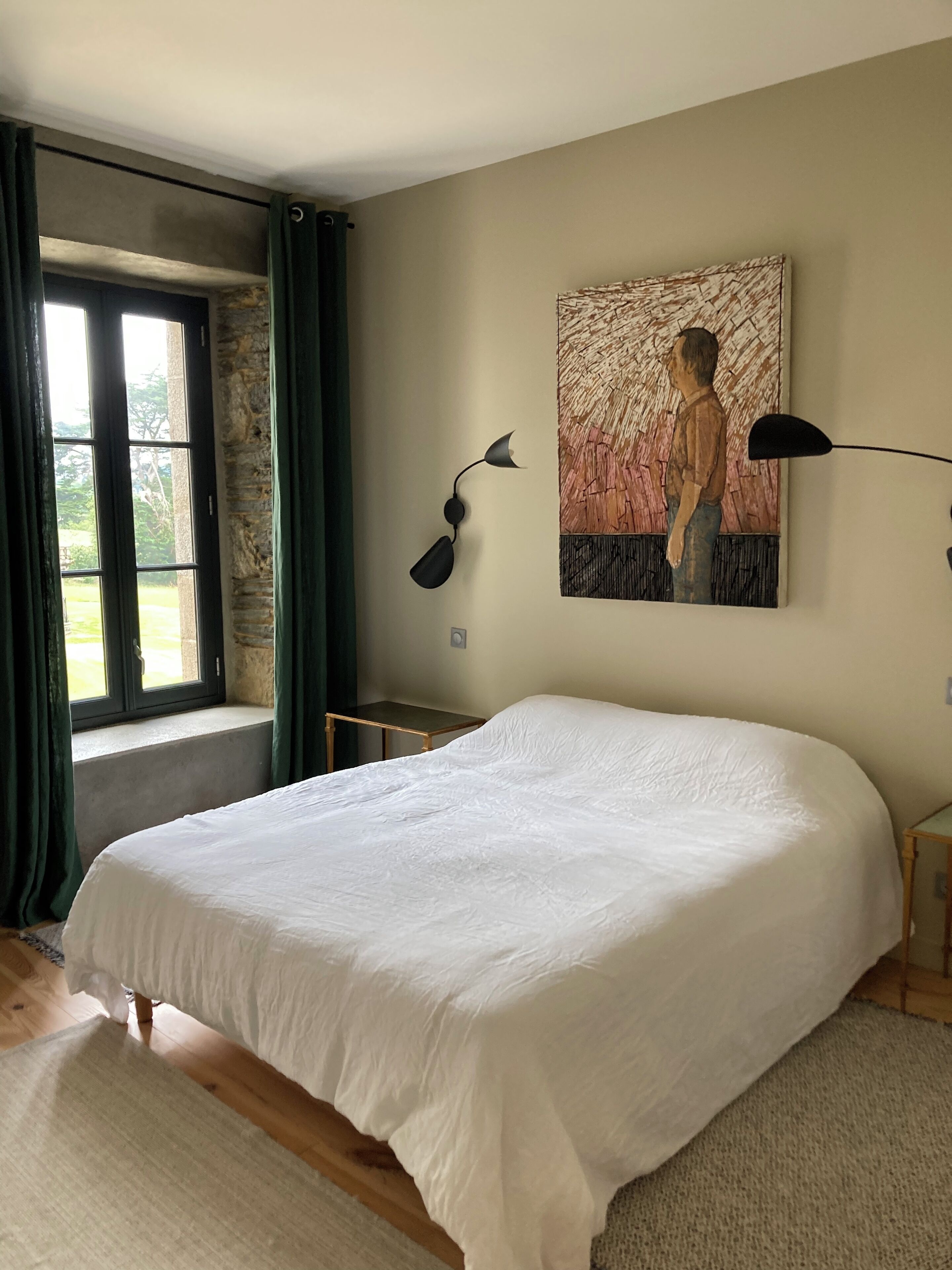 7 عدّة غرف نوم ومكواة/لوح كي وواي فاي وملاءات أسرّة