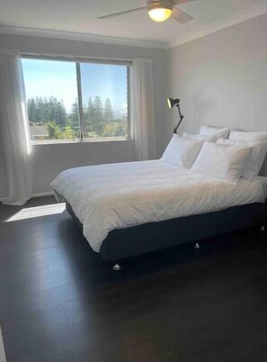 2 chambres, fer et planche à repasser, Wi-Fi gratuit, draps fournis