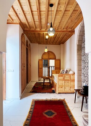 Habitación familiar (Widad) | Ropa de cama de alta calidad, caja fuerte, wifi gratis y ropa de cama