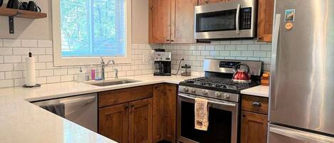 Refrigerador, microondas, horno, placa de cocina