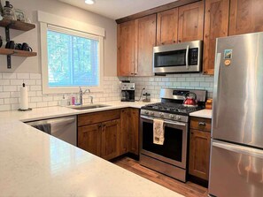 Fridge, microwave, oven, stovetop - Twain Harte House: Adventure awaits families! (Twain Harte)