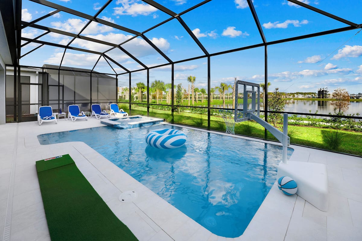 6 Bedroom Estate with Pool and Theater | Private pool