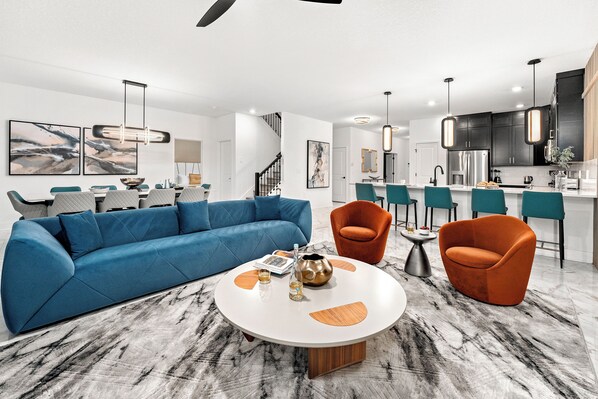 Talo (9 Bedroom Home) | Oleskelualue | Älytelevisio