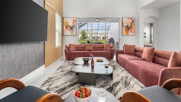 Hus (6 Bedroom Estate with Pool) | Vardagsrum | Smart-tv