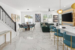 Casa geminada (5 Bedroom Townhome) | Sala de jantar