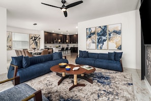 7 Bedroom Estate with Pool | Living room | Smart TV