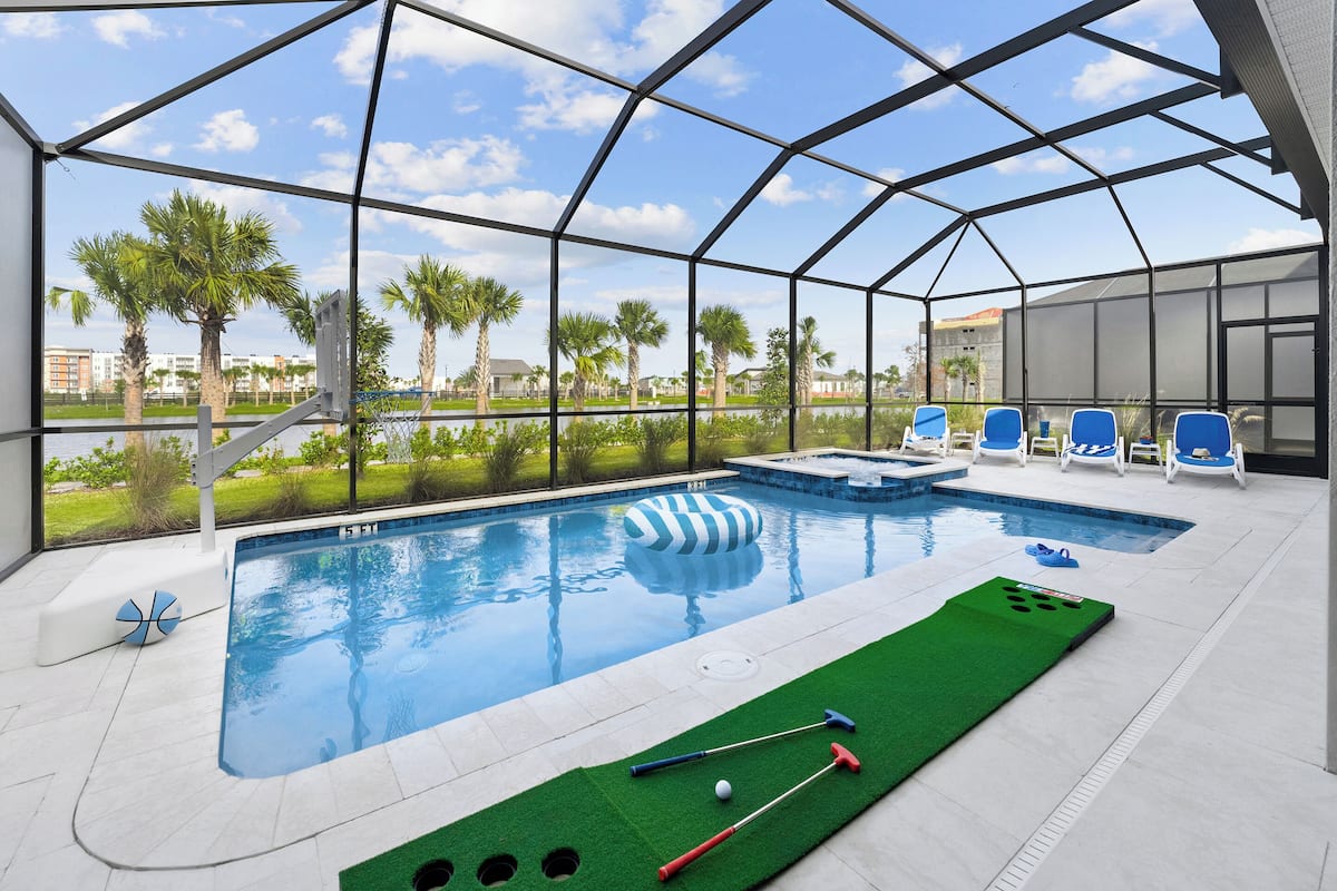 9 Bedroom Estate with Pool and Theater | Private pool