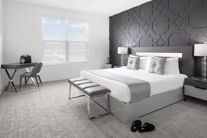 4 bedrooms, premium bedding, pillow-top beds, desk - Villatel Orlando Resort (Orlando)