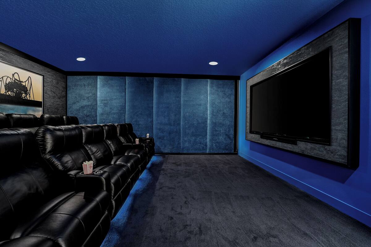 Ferienhaus (6 Bedroom Home with Movie Theater)