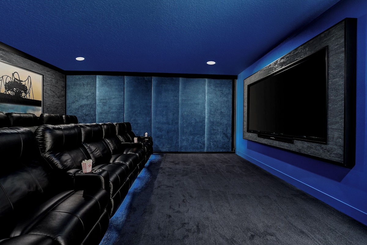 Casa (6 Bedroom Home with Movie Theater) | 4 habitaciones, ropa de cama de alta calidad y camas con pillow-top