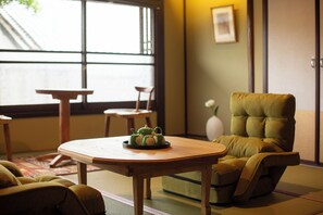 Villa Design | 2 chambres, rideaux d’obscurcissement, fer et planche à repasser