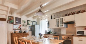 Réfrigérateur, micro-ondes, four, lave-vaisselle