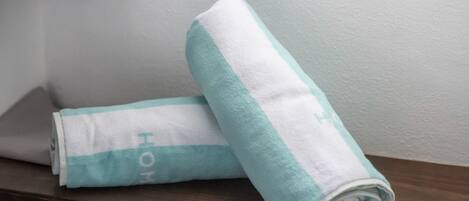 تجهيزات دش، مجففات شعر، مناشف