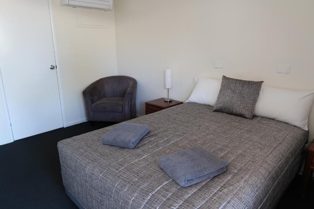 Standard Double Room | Iron/ironing board, free WiFi, bed sheets