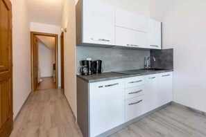 Fridge, stovetop, dishwasher, coffee/tea maker